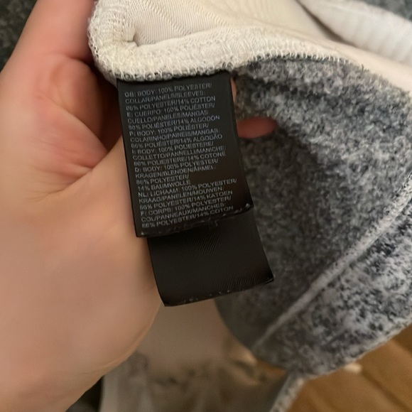 North face fleece jacket - Picture 4 of 6